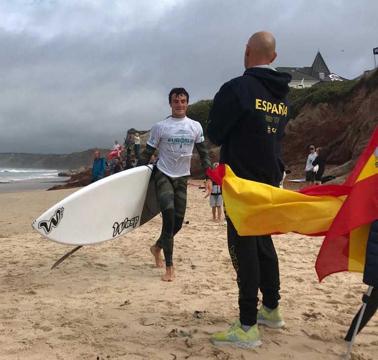 Sup surfing